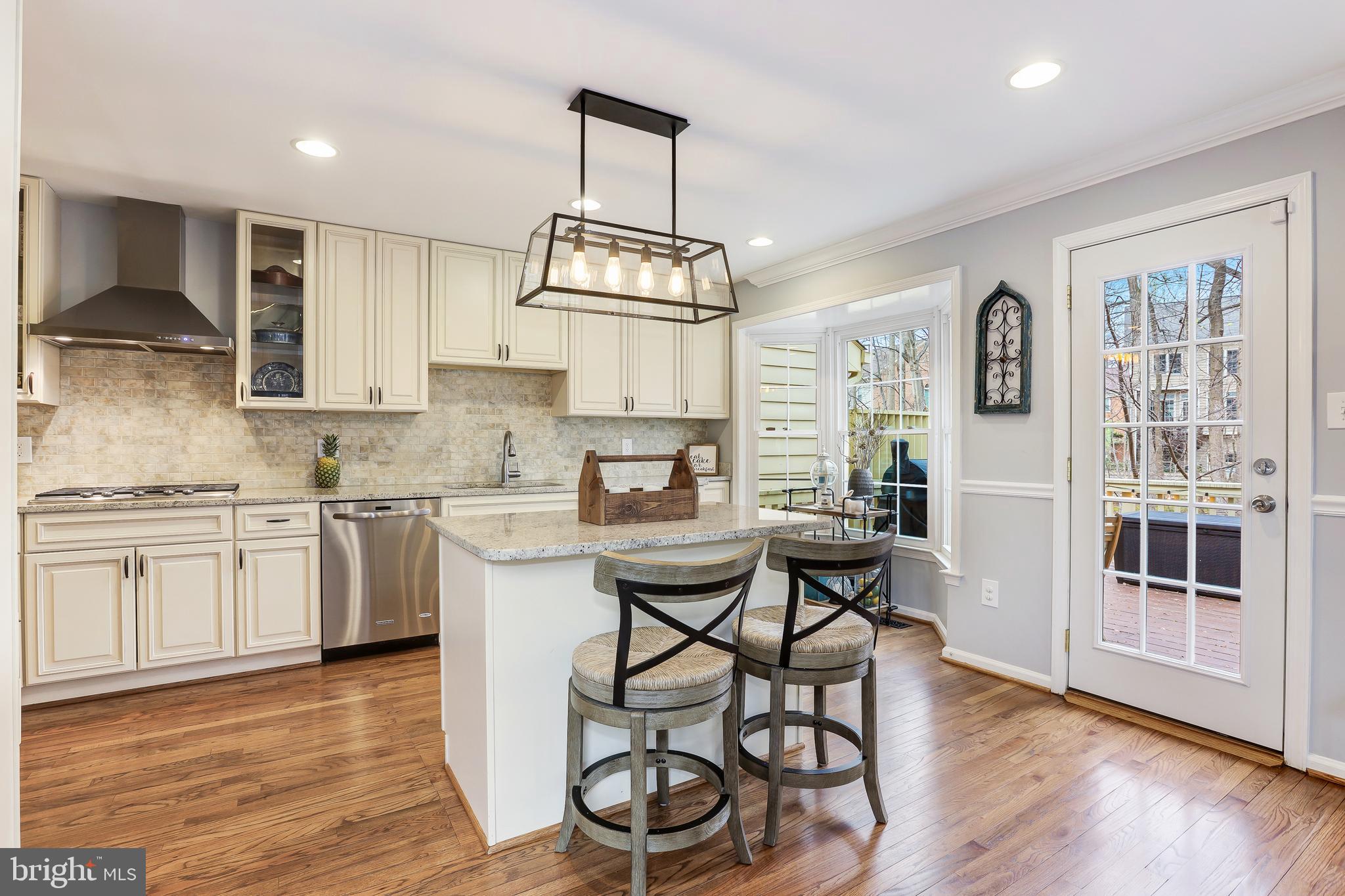 1369 Heritage Oak Way Reston, VA 20194 - Photo 7 of 48