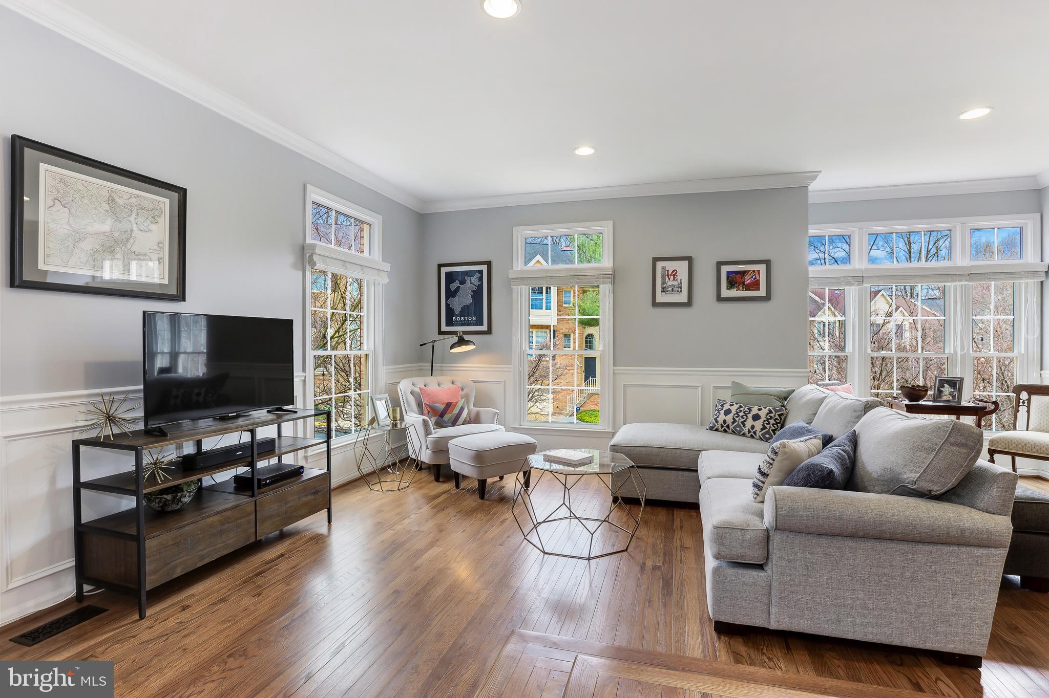 1369 Heritage Oak Way Reston, VA 20194 - Photo 9 of 48