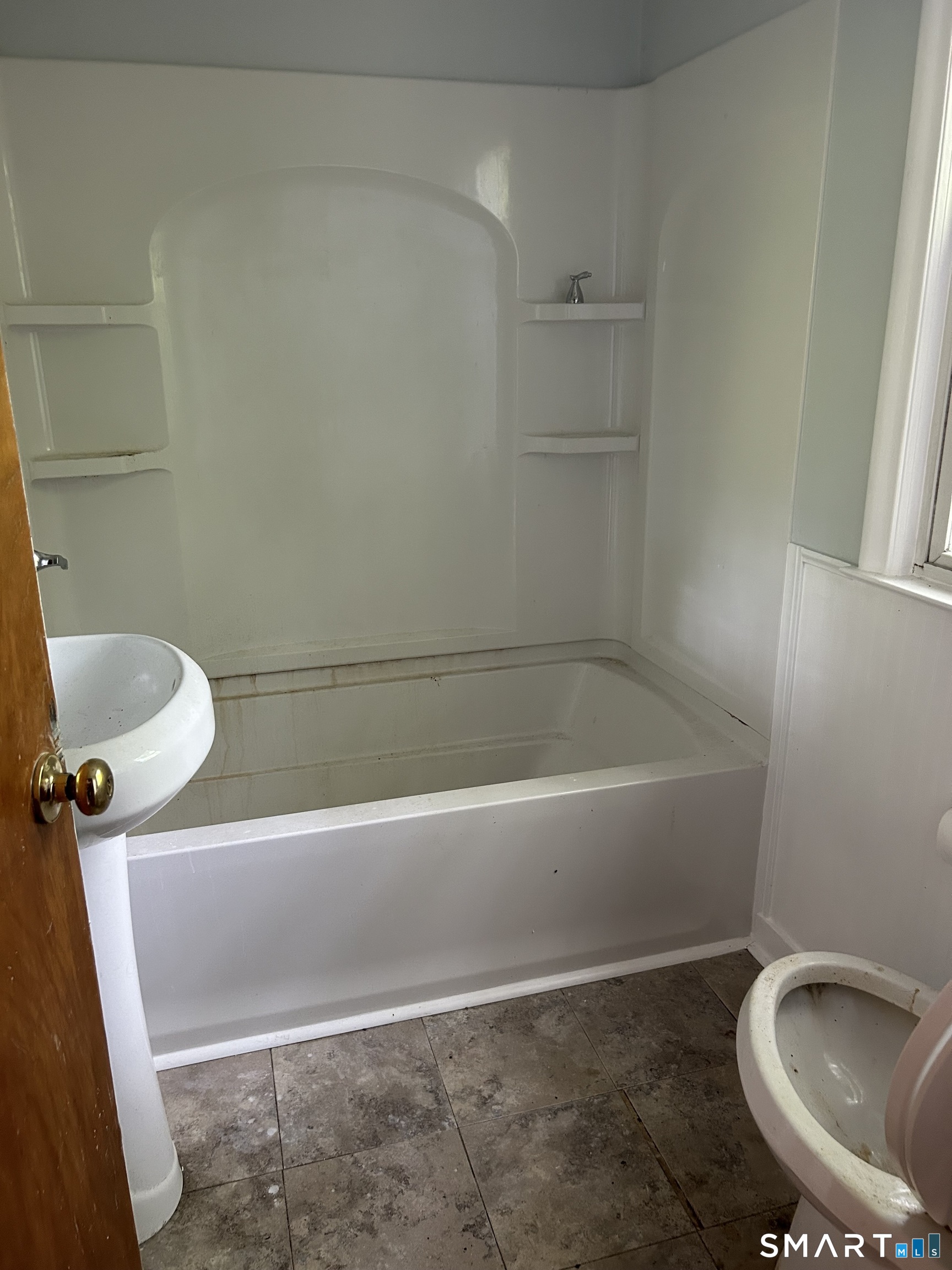 231 Patterson Street Torrington, CT 06790 - Photo 10 of 20