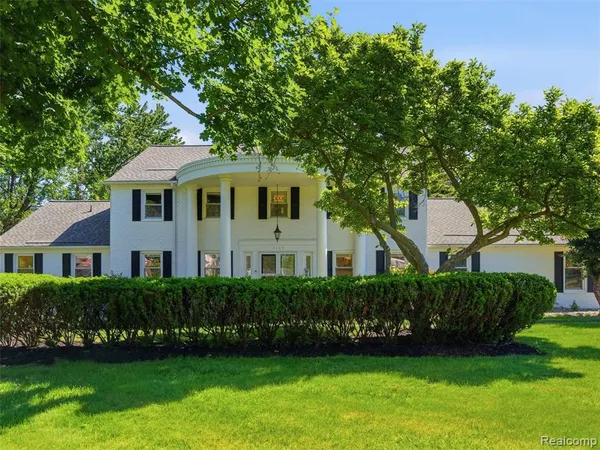 $499,999 | 5409 Stony Hill Court, Grand Blanc, MI 48439