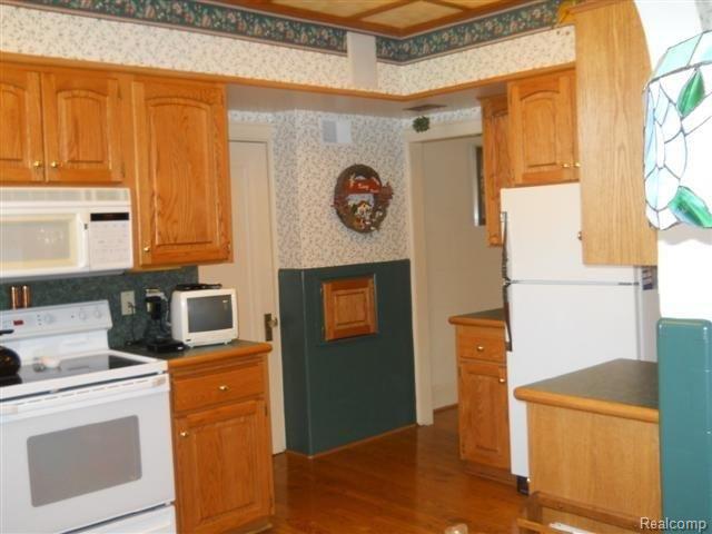 1348 Harvard Road Grosse Pointe, MI 48230 - Photo 11 of 23 1348 harvard 018 (Small).jpg