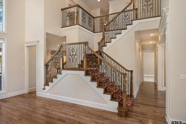 a view of entryway with wooden floor