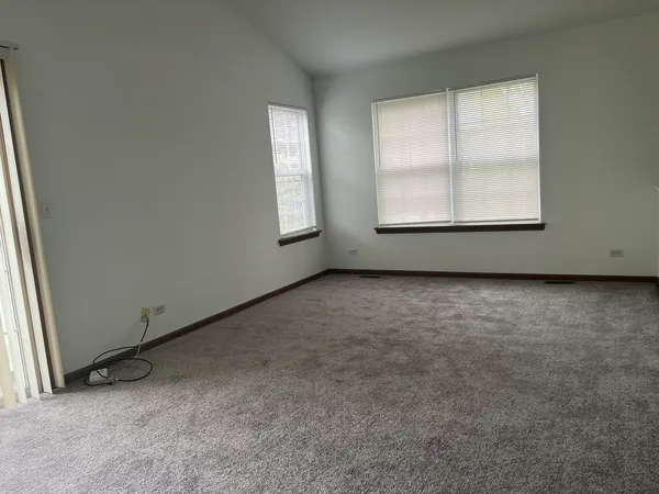 $2,300 | 295 Holiday Lane, Unit 295, Hainesville, IL 60073