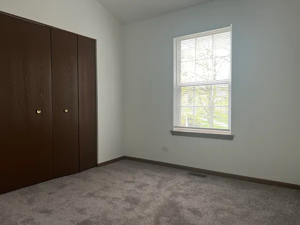 $2,300 | 295 Holiday Lane, Unit 295, Hainesville, IL 60073