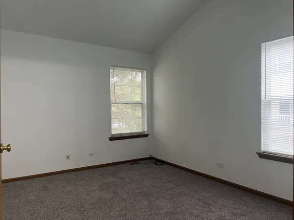 $2,300 | 295 Holiday Lane, Unit 295, Hainesville, IL 60073