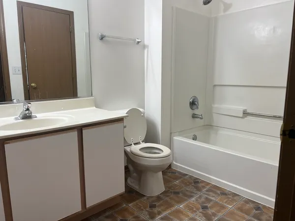 $2,300 | 295 Holiday Lane, Unit 295, Hainesville, IL 60073
