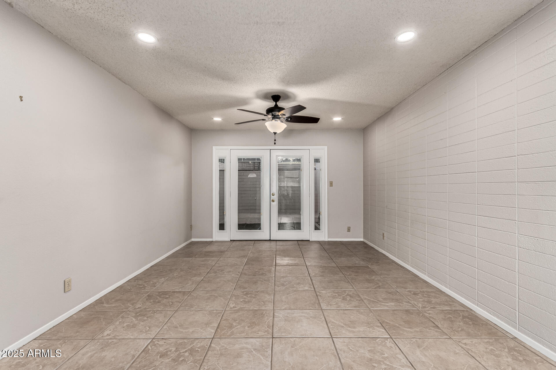 6721 East McDowell Road, Unit B314 Scottsdale, AZ 85257 - Photo 6 of 31 a view of an empty room with a window