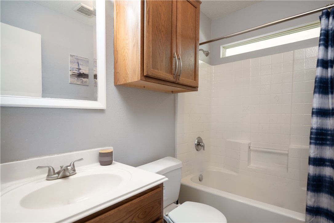 904 Crested Point Drive College Station, TX 77845 - Photo 10 of 11 Guest bathroom with shower / bath combo with vanity