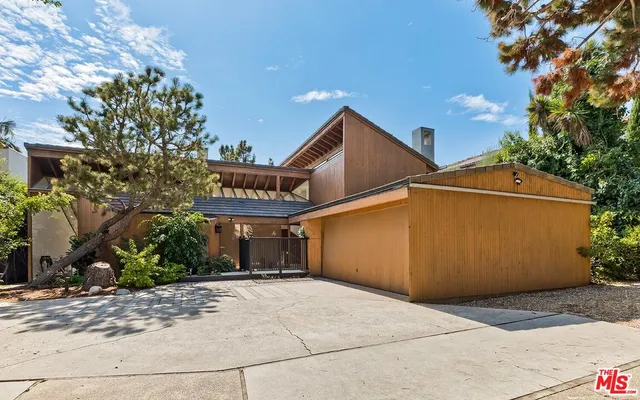 $18,500 | 515 North Roxbury Drive, Beverly Hills, CA 90210