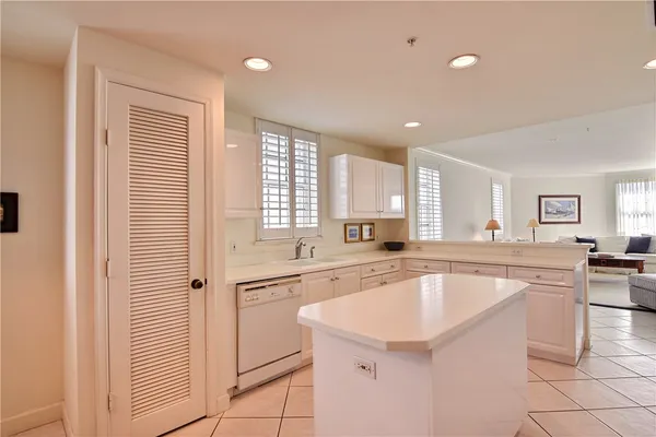 $7,500 | 940 Turtle Cove Lane, Unit 210, Vero Beach, FL 32963