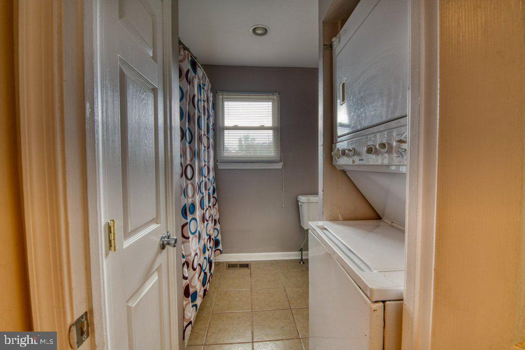241 Via Cascata Drive Lindenwold, NJ 08021 - Photo 12 of 19