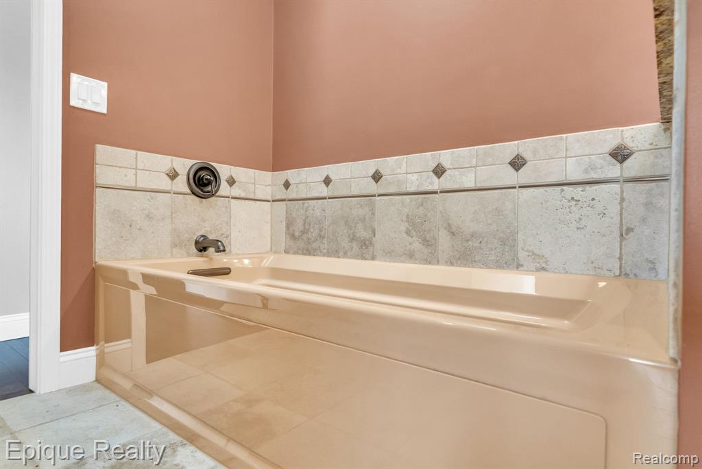 2235 North Long Lake Road Fenton, MI 48430 - Photo 34 of 49