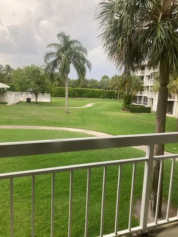 $1,200 | 2621 Village Boulevard, Unit 205, West Palm Beach, FL 33409