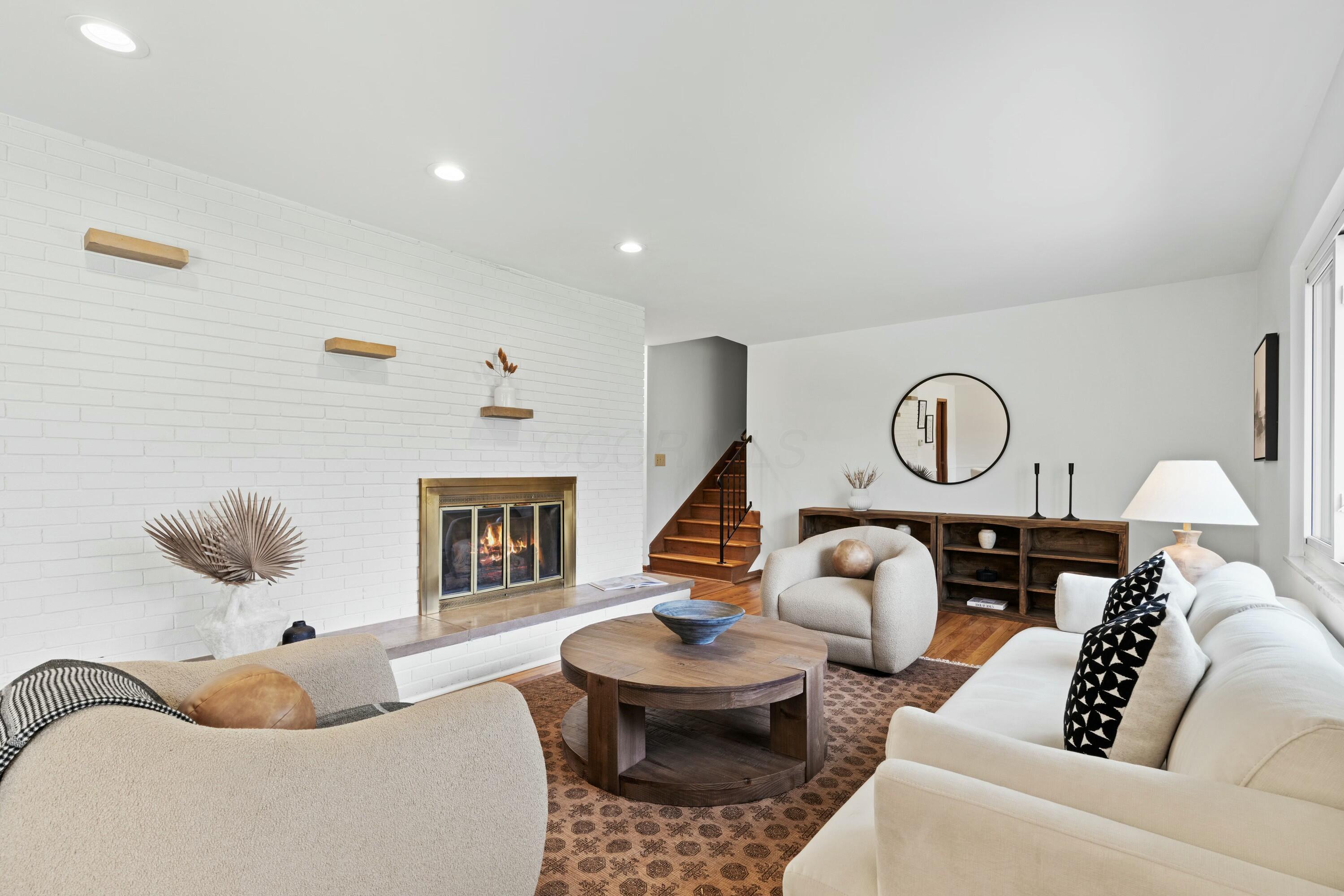 2500 Lytham Road Upper Arlington, OH 43220 - Photo 12 of 69 Living Room