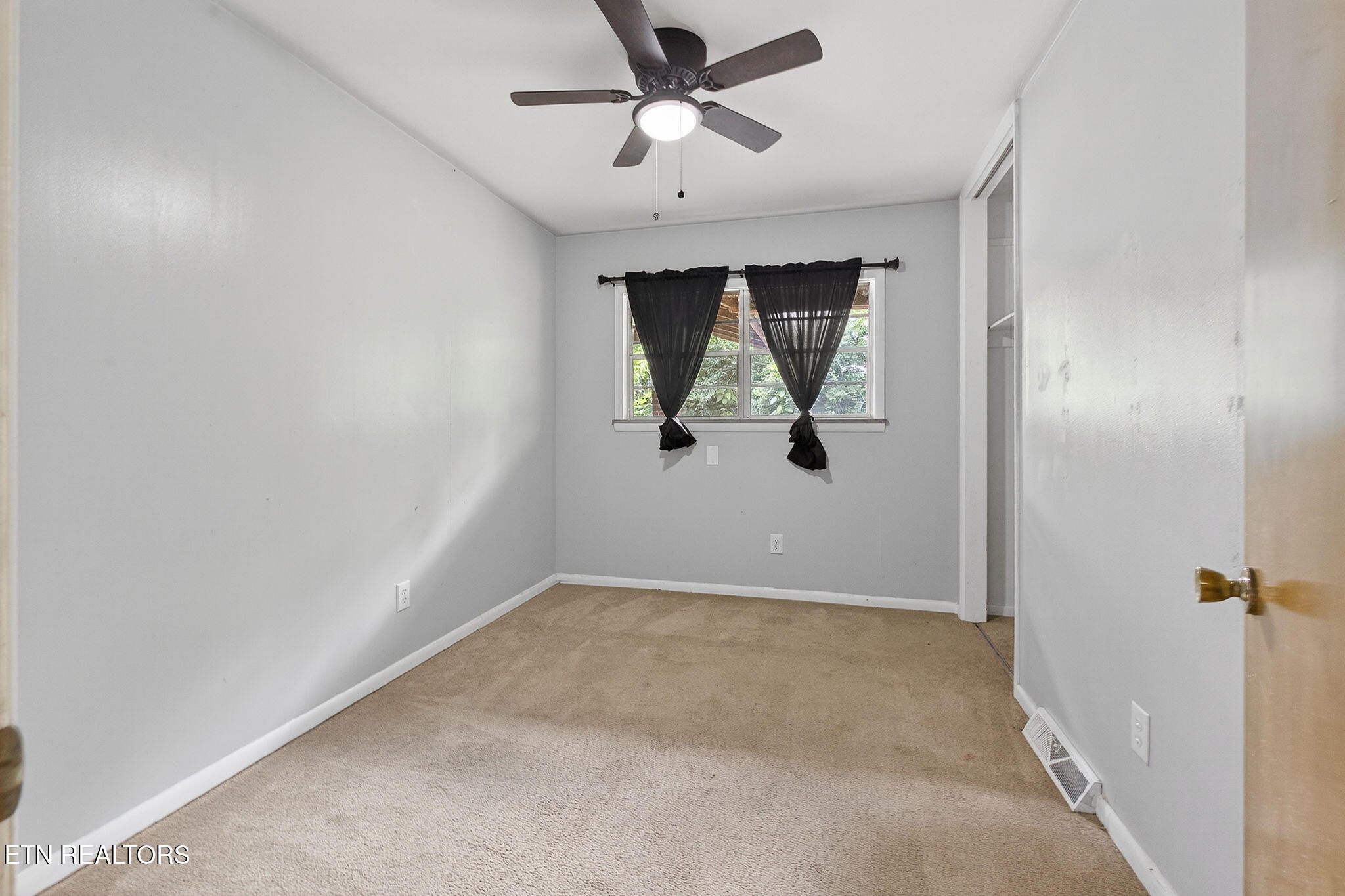414 Guille Street Athens, TN 37303 - Photo 13 of 29 LB1A5003