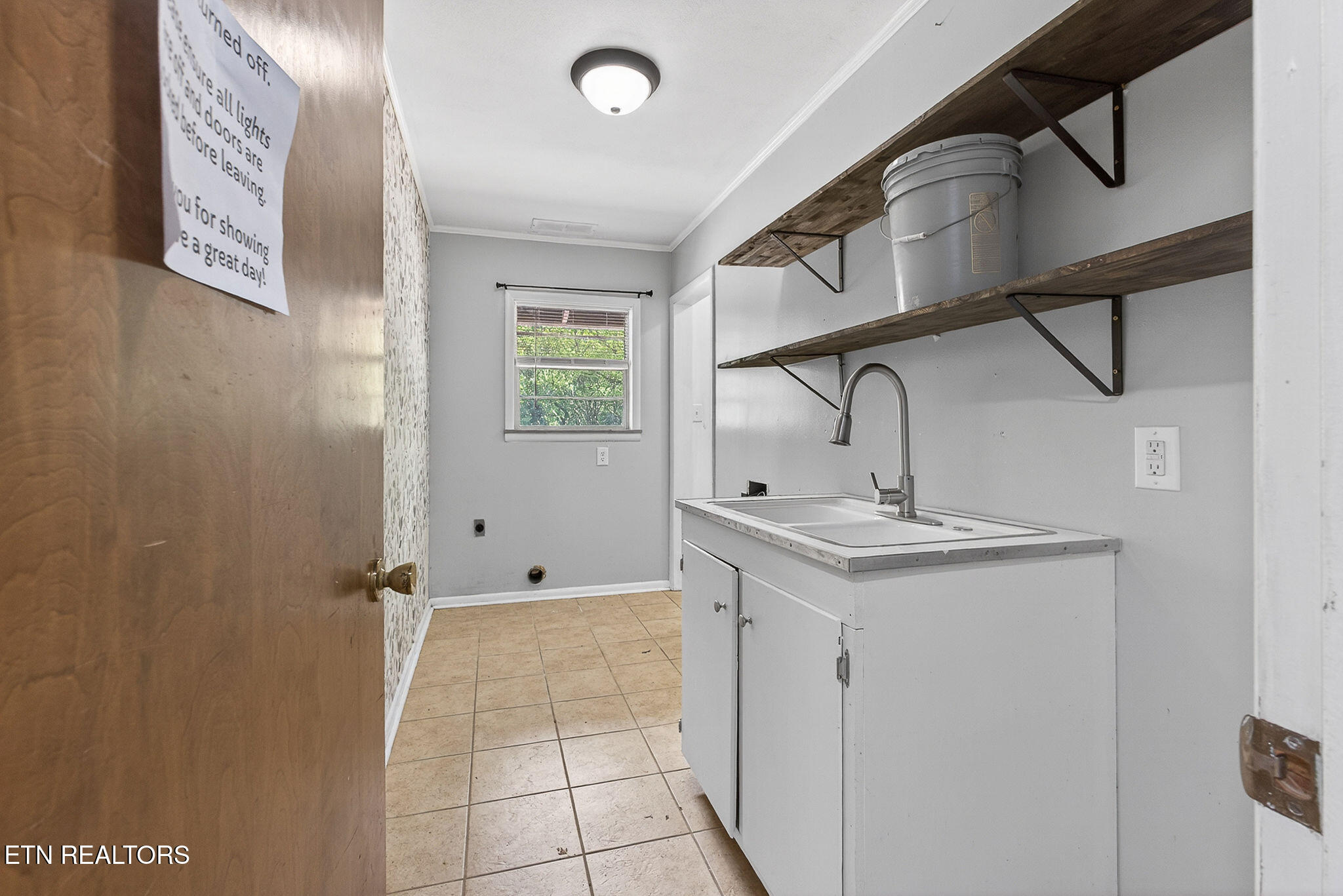 414 Guille Street Athens, TN 37303 - Photo 5 of 29 LB1A4979