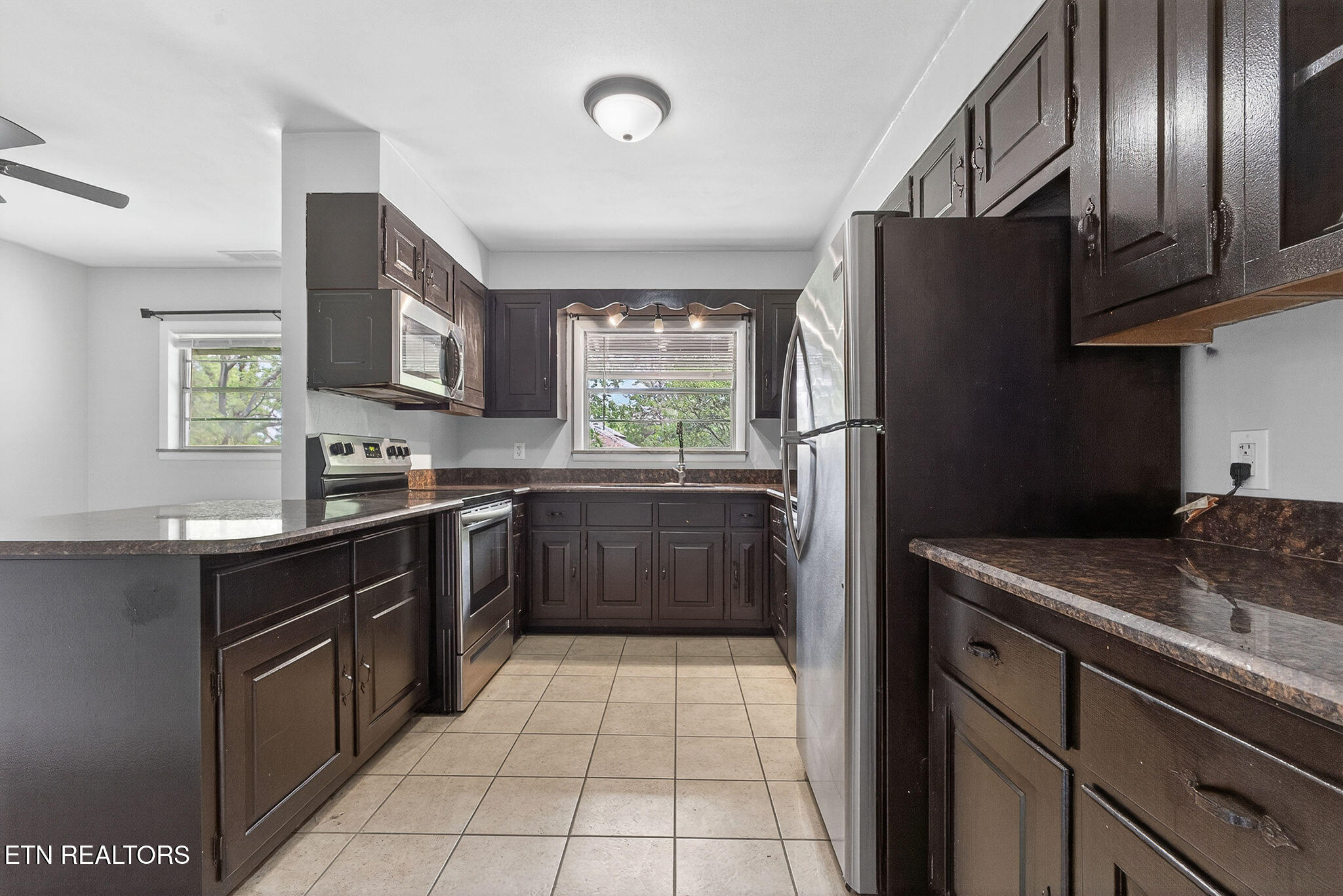 414 Guille Street Athens, TN 37303 - Photo 8 of 29 LB1A4988