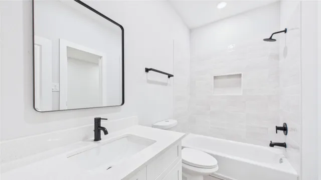 $335,000 | 5032 Creekmont Drive, Houston, TX 77091