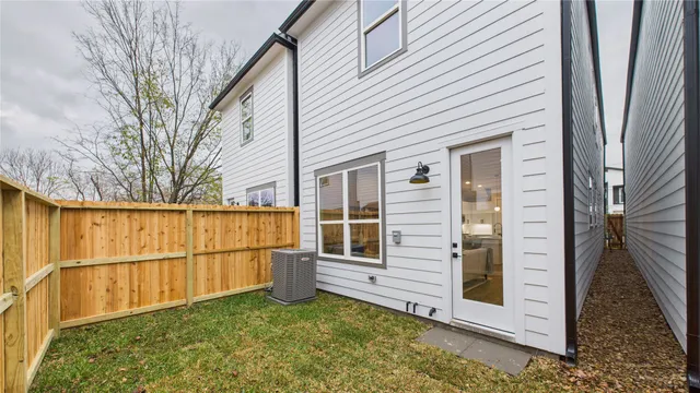 $335,000 | 5032 Creekmont Drive, Houston, TX 77091