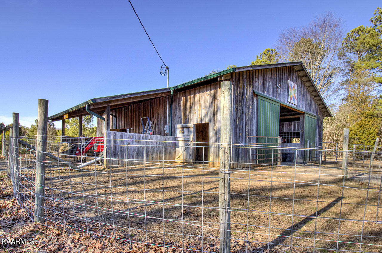 1900 Malone Road Loudon, TN 37774 - Photo 35 of 47 Barn