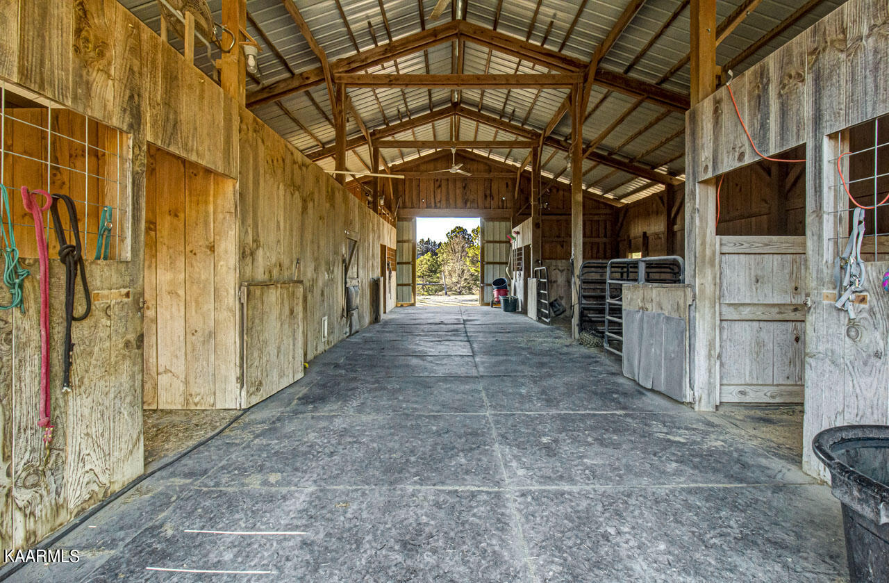 1900 Malone Road Loudon, TN 37774 - Photo 38 of 47 Center Isle Barn