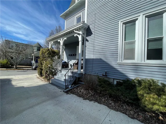 $3,000 | 26 Ayrault Street, Unit 1, Newport, RI 02840