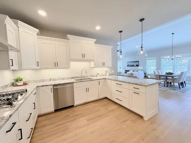 $748,000 | 3 Deer Hollow, DeForest, WI 53532