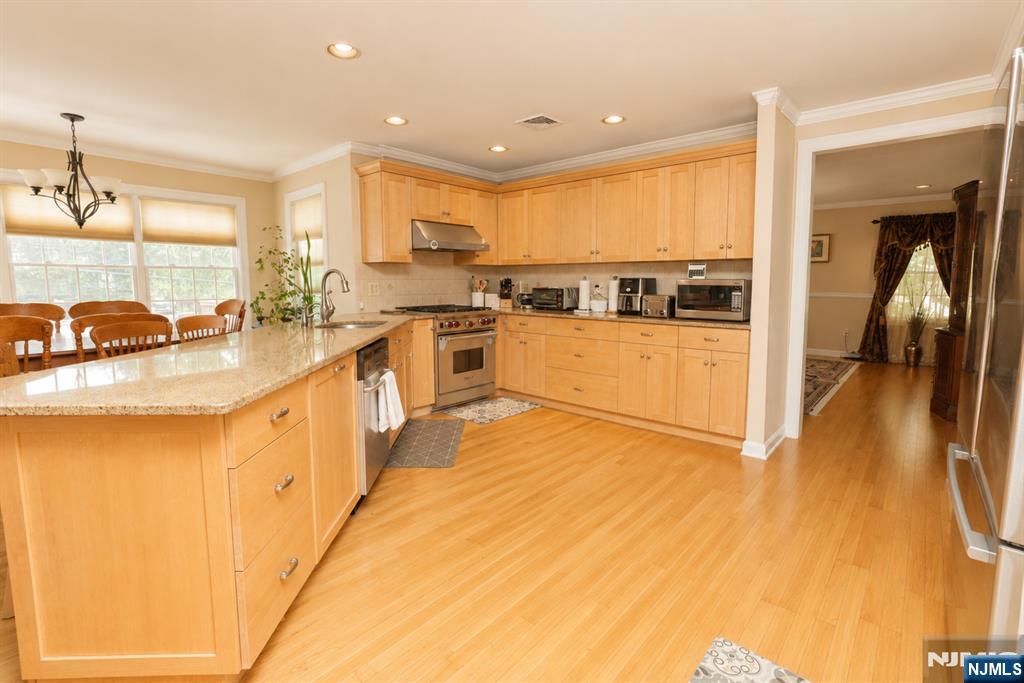 19 Westover Road Verona, NJ 07044 - Photo 9 of 46 Gallery Image 9
