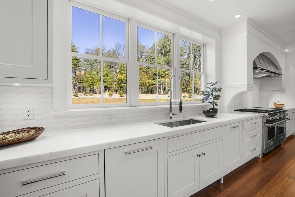 441 Glen Road Weston, MA 02493 - Photo 10 of 30