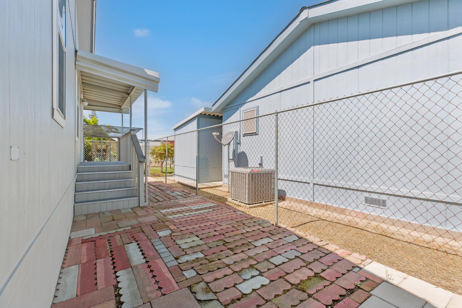 2113 Barrington Lane Modesto, CA 95350 - Photo 20 of 32 a view of a backyard of the house