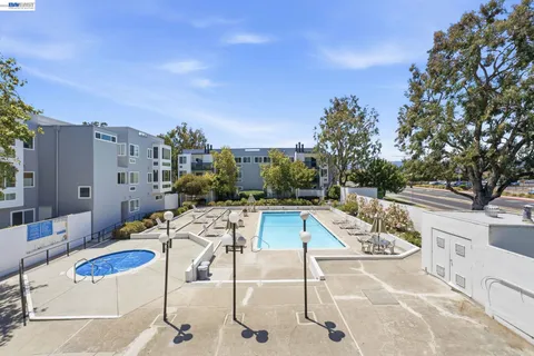 $745,000 | 1075 Shell Boulevard, Unit 11, Foster City, CA 94404