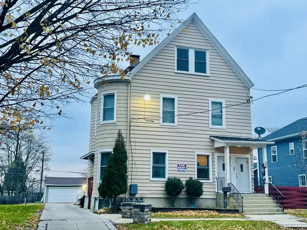 $1,350 | 72 North 4th Street, Unit 4, Aurora, IL 60505