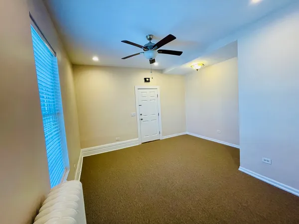 $1,299 | 72 North 4th Street, Unit 4, Aurora, IL 60505