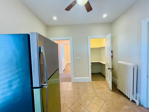$1,299 | 72 North 4th Street, Unit 4, Aurora, IL 60505