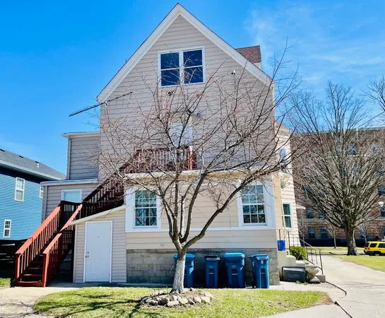 $1,299 | 72 North 4th Street, Unit 4, Aurora, IL 60505