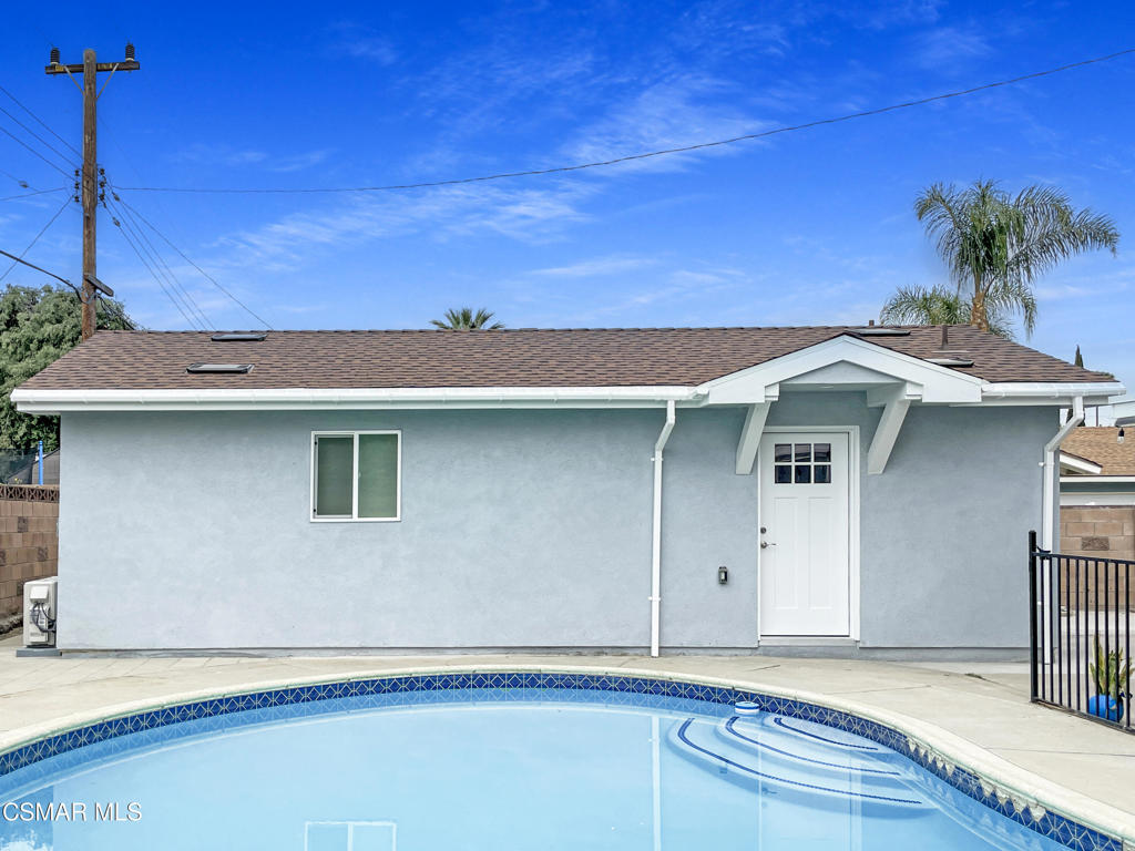 a view of a house with a garage
