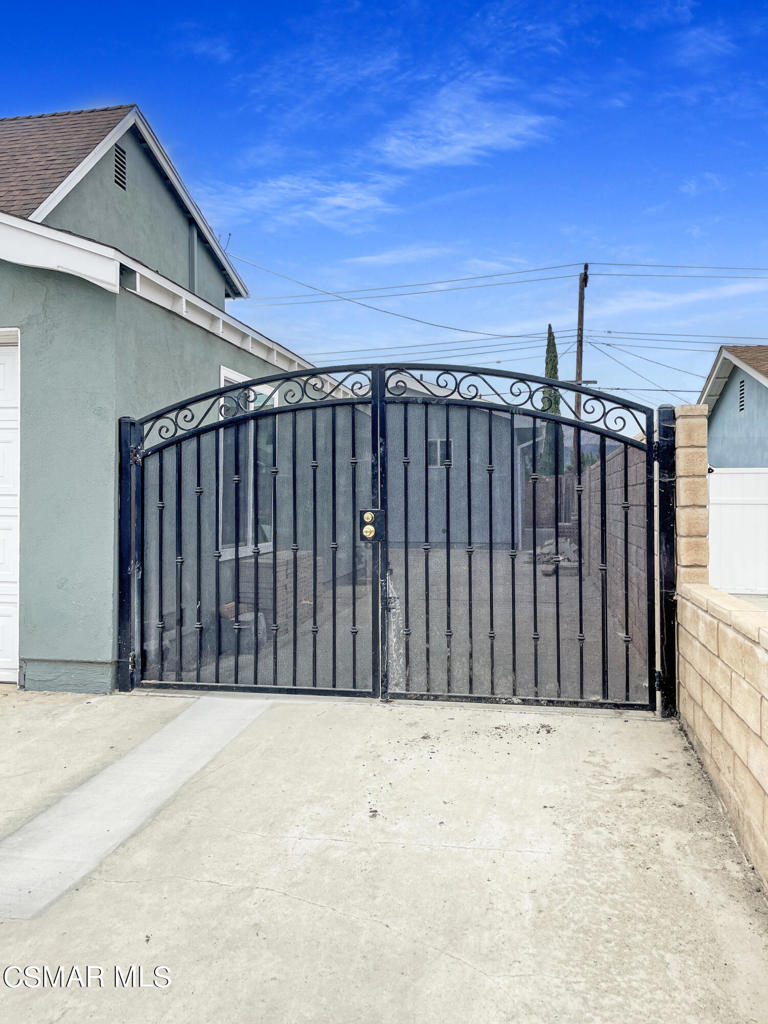 2142 Heywood Street, Unit A Simi Valley, CA 93065 - Photo 14 of 14 a view of wooden fence