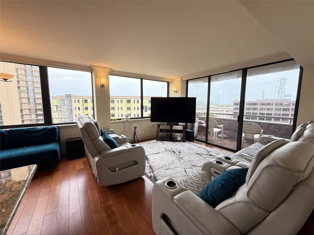 $197,000 | 3525 Sage Road, Unit 904, Houston, TX 77056