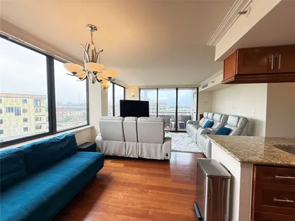 $197,000 | 3525 Sage Road, Unit 904, Houston, TX 77056