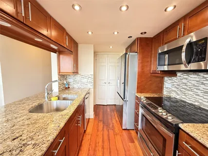 $197,000 | 3525 Sage Road, Unit 904, Houston, TX 77056