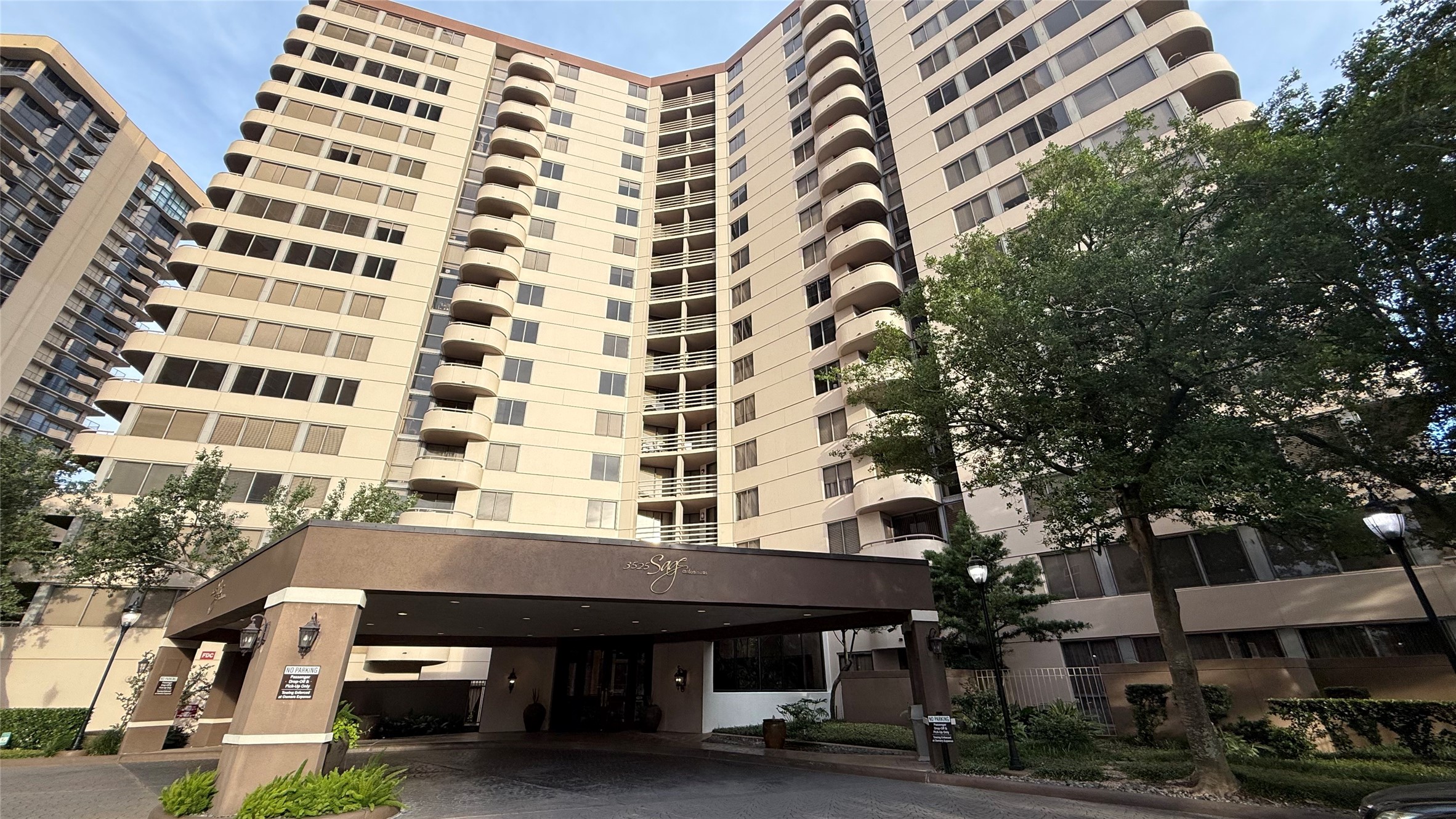 3525 Sage Road, Unit 904 Houston, TX 77056 - Photo 2 of 27