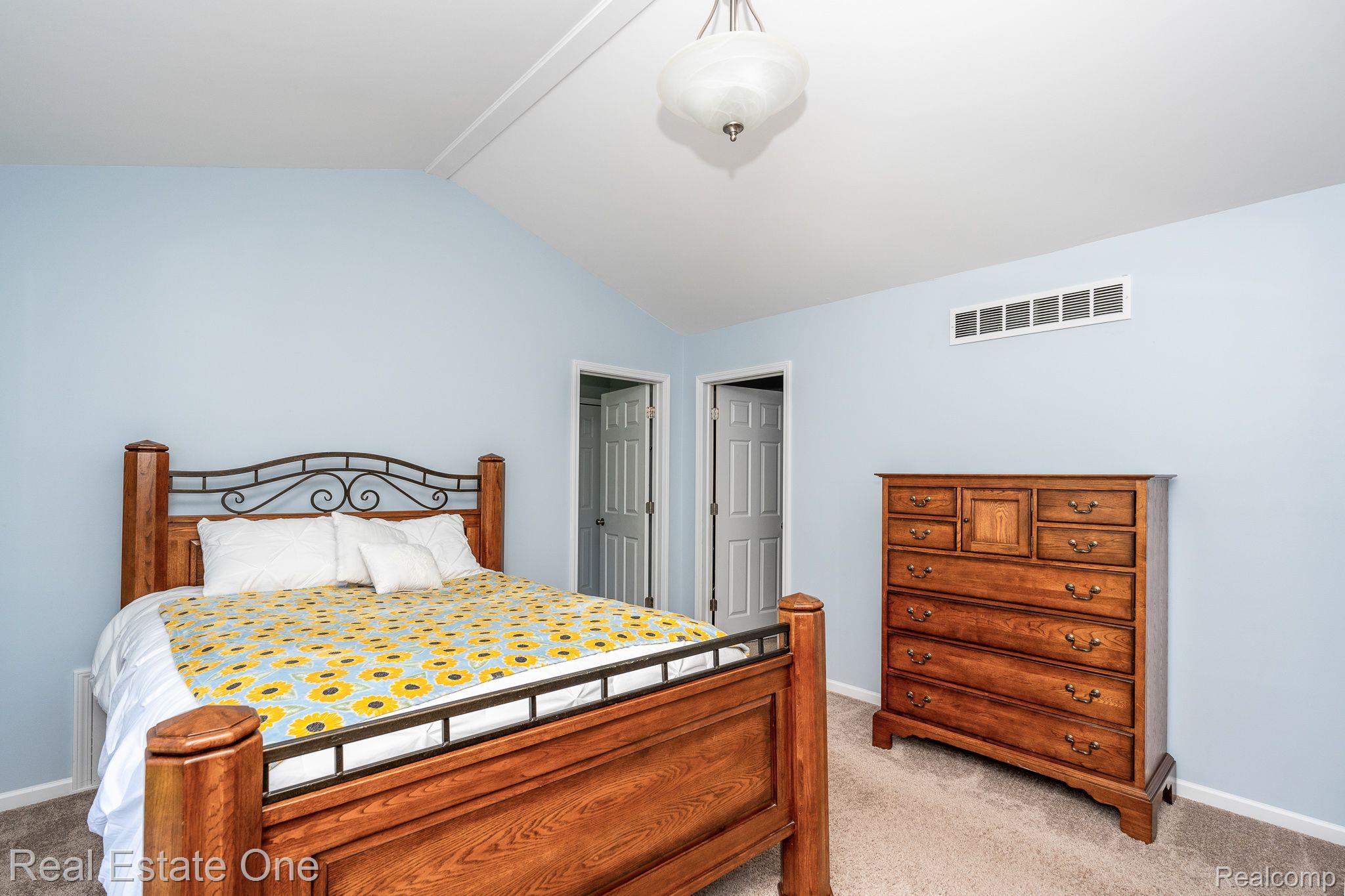 1143 Waycroft Lane Rochester, MI 48307 - Photo 31 of 54 Gallery Image 31
