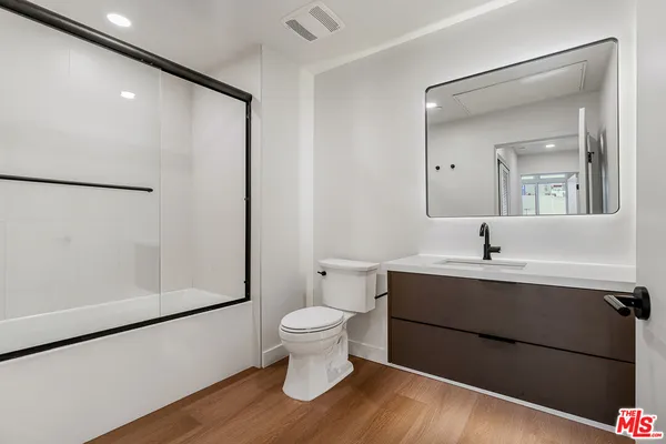 $3,795 | 10601 Washington Boulevard, Unit 611, Culver City, CA 90232