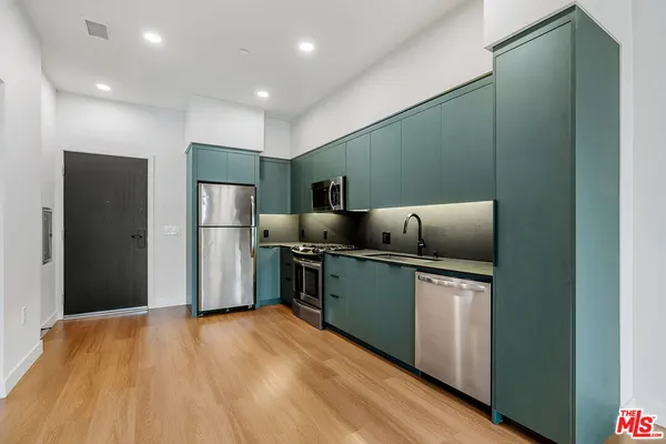 $3,795 | 10601 Washington Boulevard, Unit 611, Culver City, CA 90232