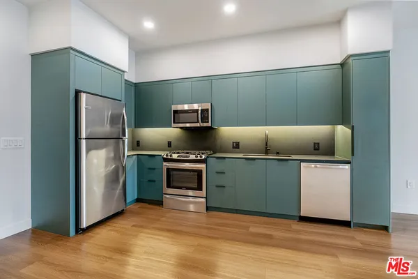 $3,795 | 10601 Washington Boulevard, Unit 611, Culver City, CA 90232