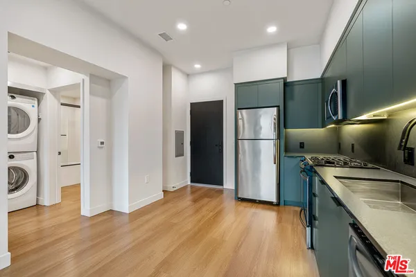 $3,795 | 10601 Washington Boulevard, Unit 611, Culver City, CA 90232