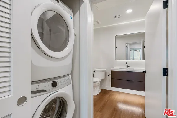 $3,795 | 10601 Washington Boulevard, Unit 611, Culver City, CA 90232