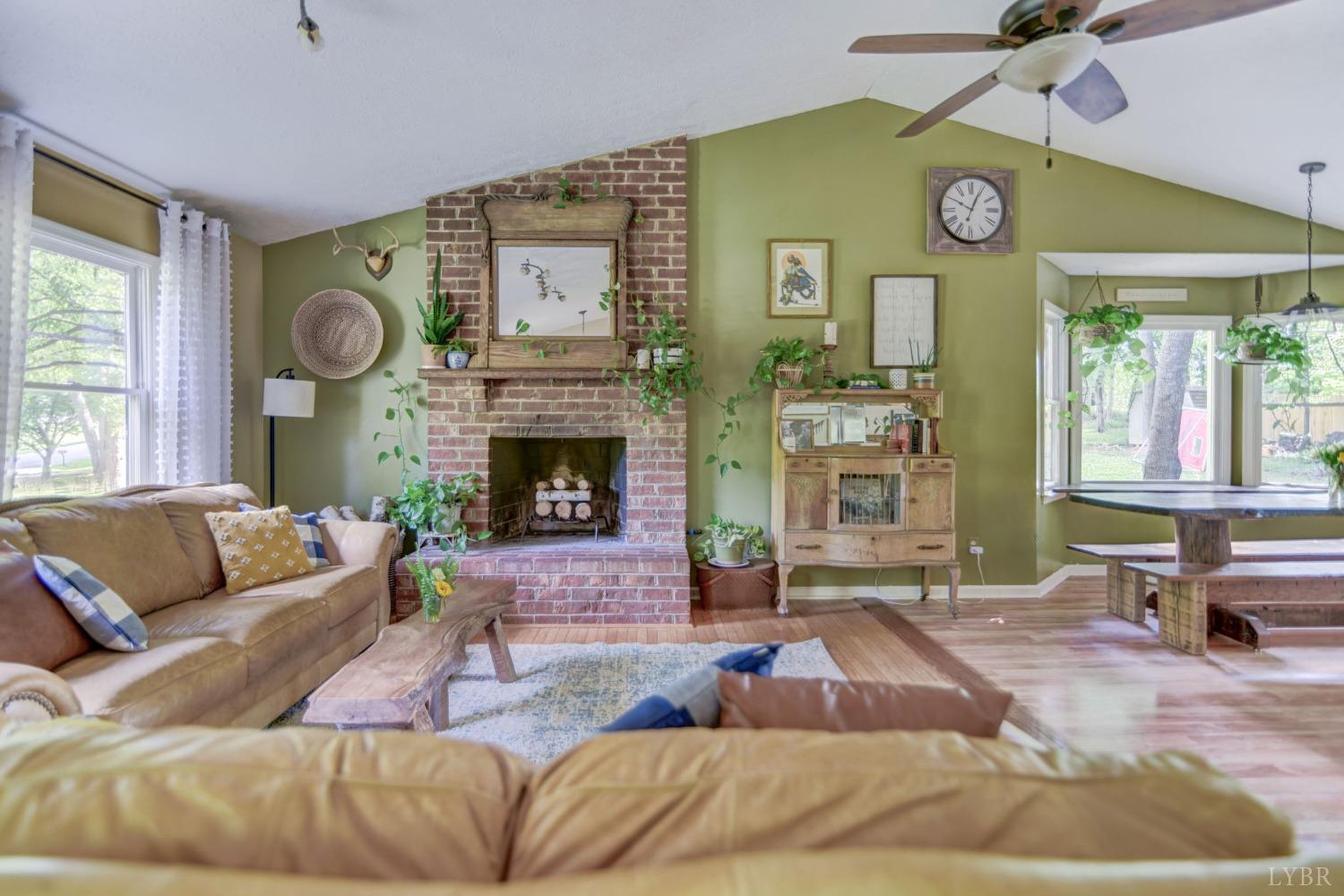 1006 Oxford Point Road Lynchburg, VA 24503 - Photo 4 of 41 Gallery Image 4