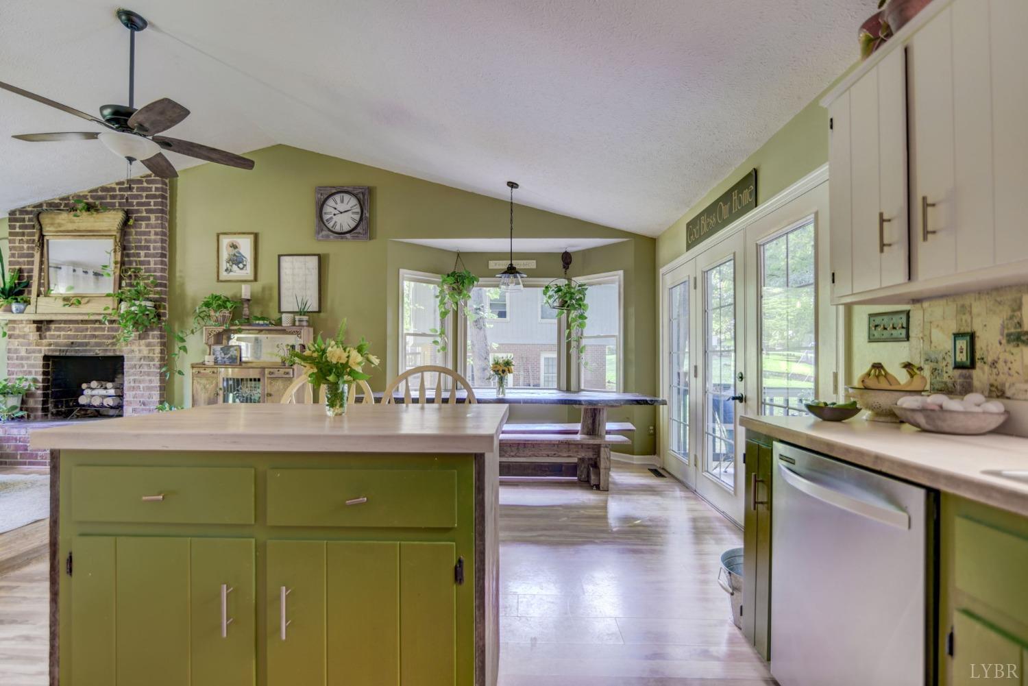 1006 Oxford Point Road Lynchburg, VA 24503 - Photo 10 of 41 Gallery Image 10
