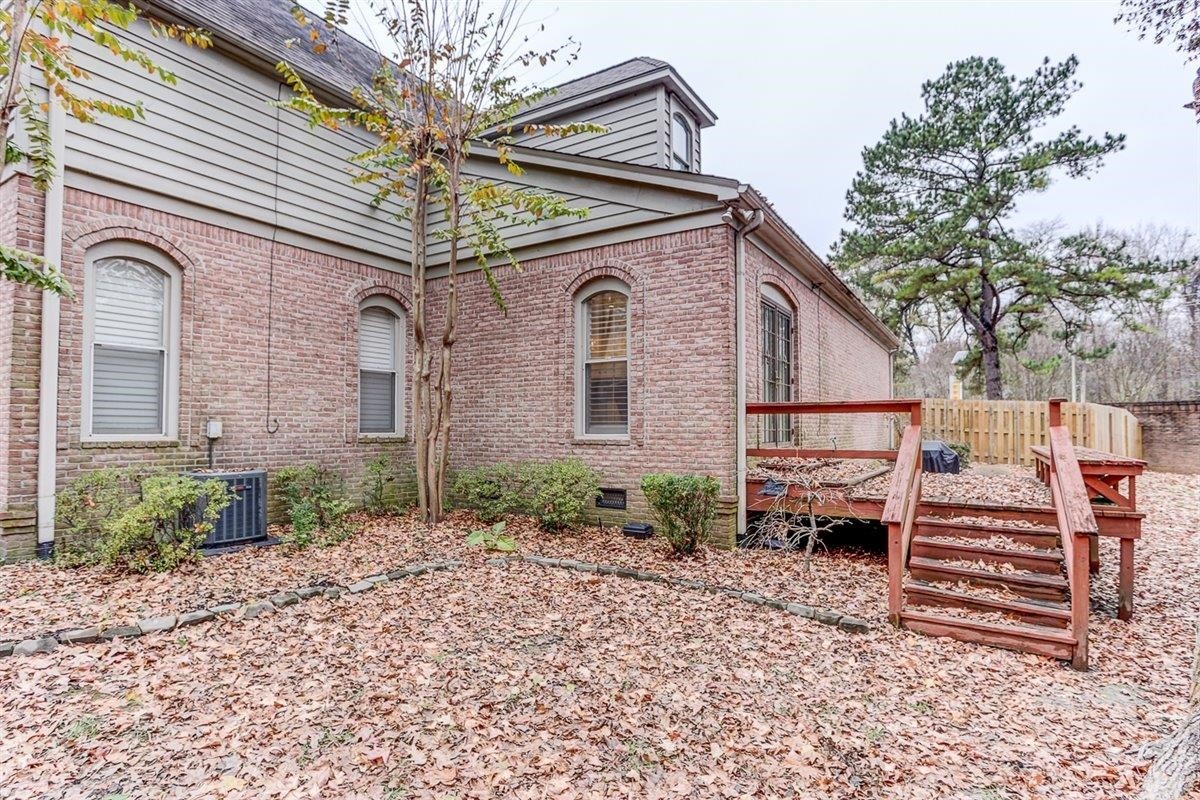 6648 Rue Beaumonde Drive Memphis, TN 38120 - Photo 20 of 20 a front view of a house with garden
